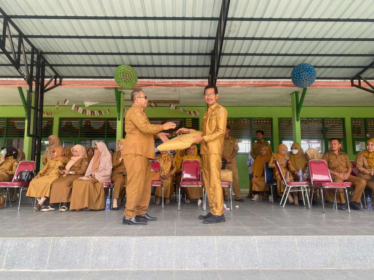 Acara Purna Bakti Bapak Kepala SMA Negeri 6 Kendari